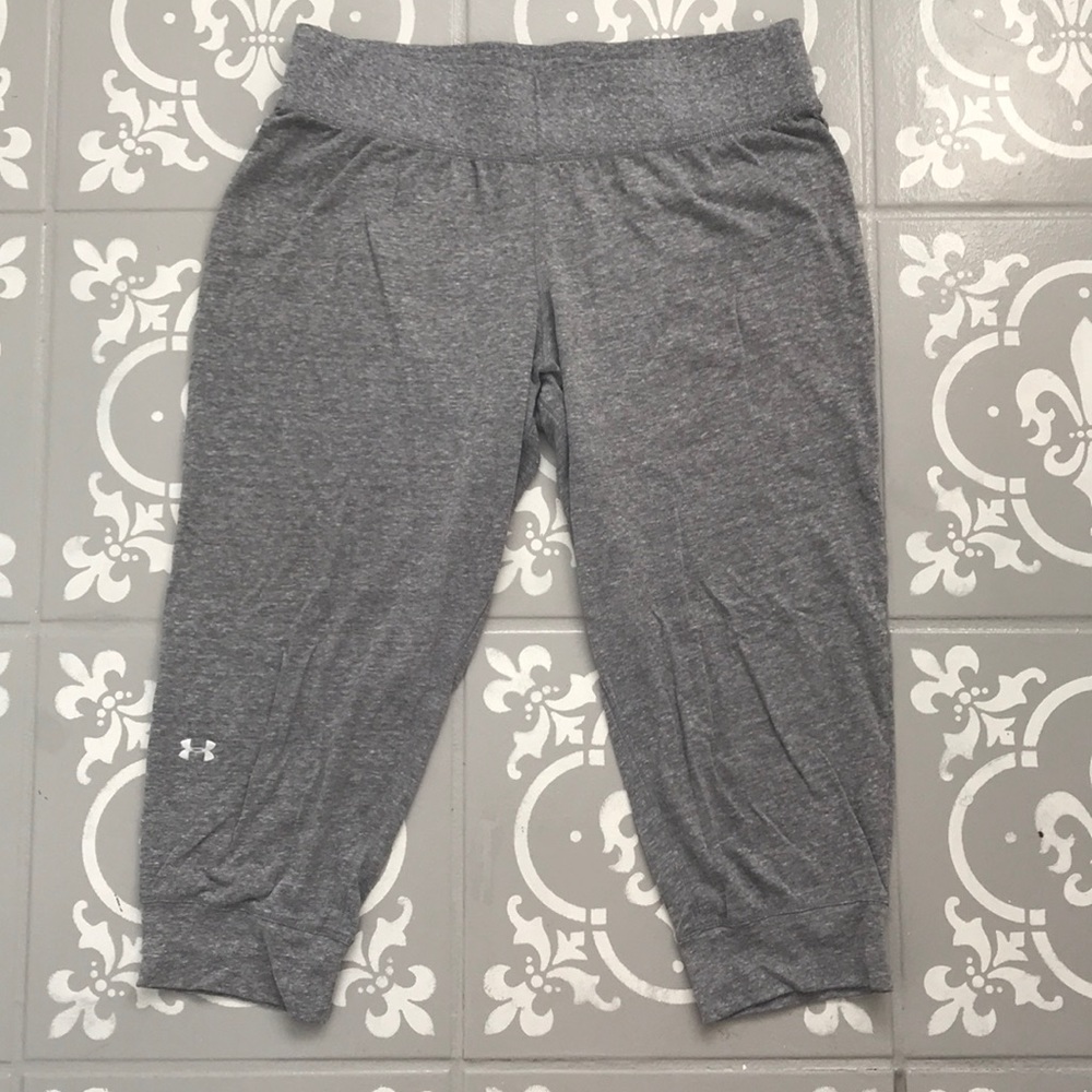 Gray underarmour Capri lounge pants